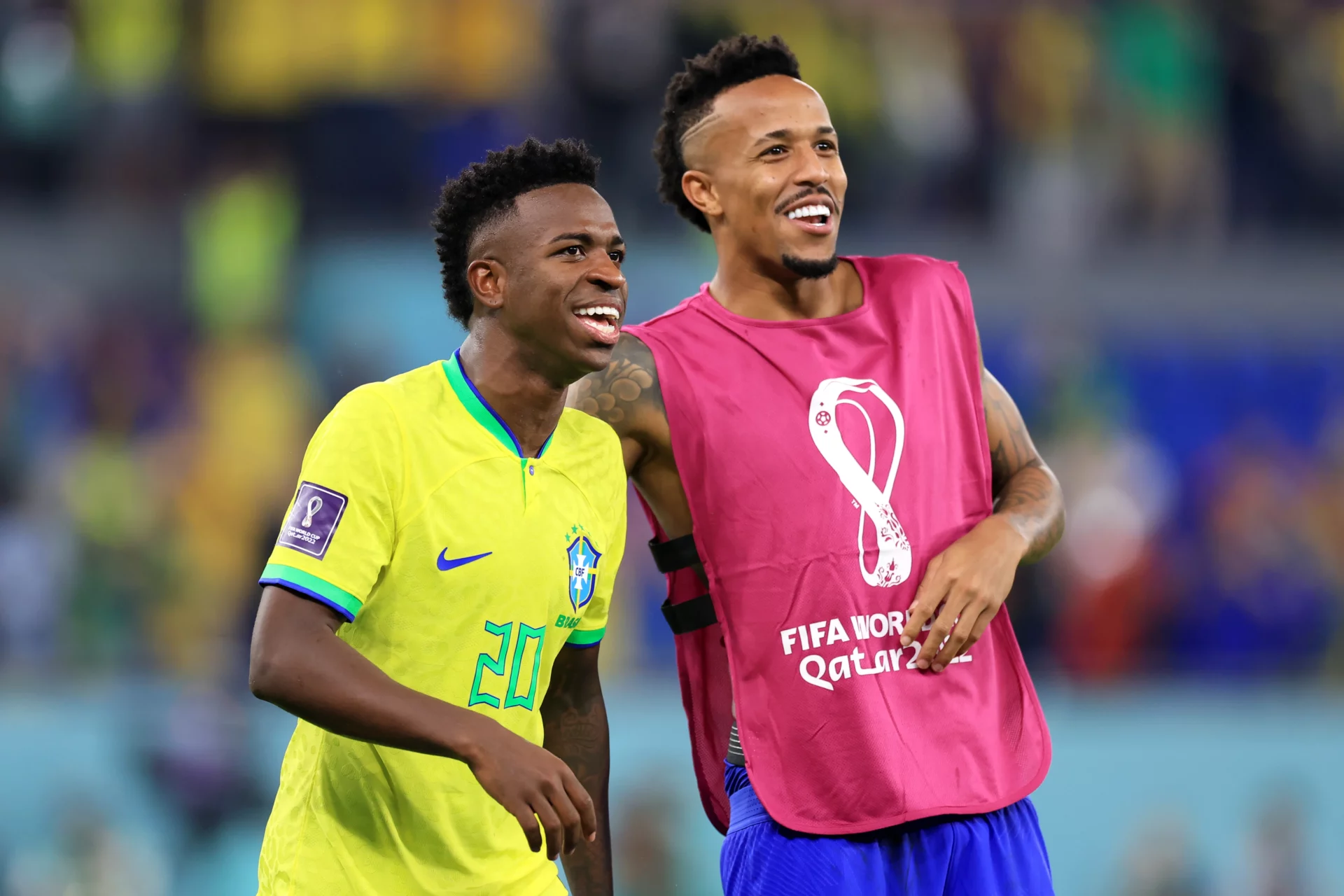 Vinicius y Militao sonríen tras un partido con Brasil del Mundial 2022.