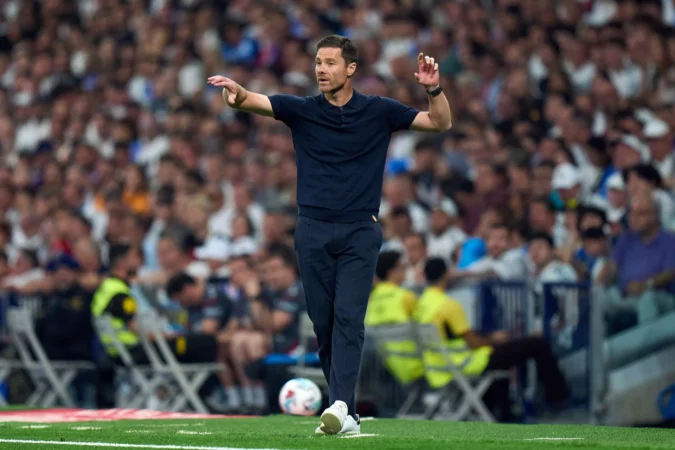 El caluroso recibimiento a Xabi Alonso en su regreso al Bernabéu El caluroso recibimiento a Xabi Alonso en su regreso al Bernabéu