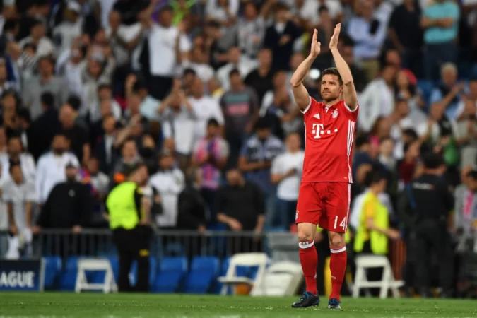 Xabi Alonso se reencuentra con el Santiago Bernabéu ocho años después Xabi Alonso se reencuentra con el Santiago Bernabéu ocho años después