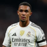 Alexander-Arnold se sincera: «El Bernabéu es sagrado y sientes el peso que tiene la camiseta del Real Madrid»