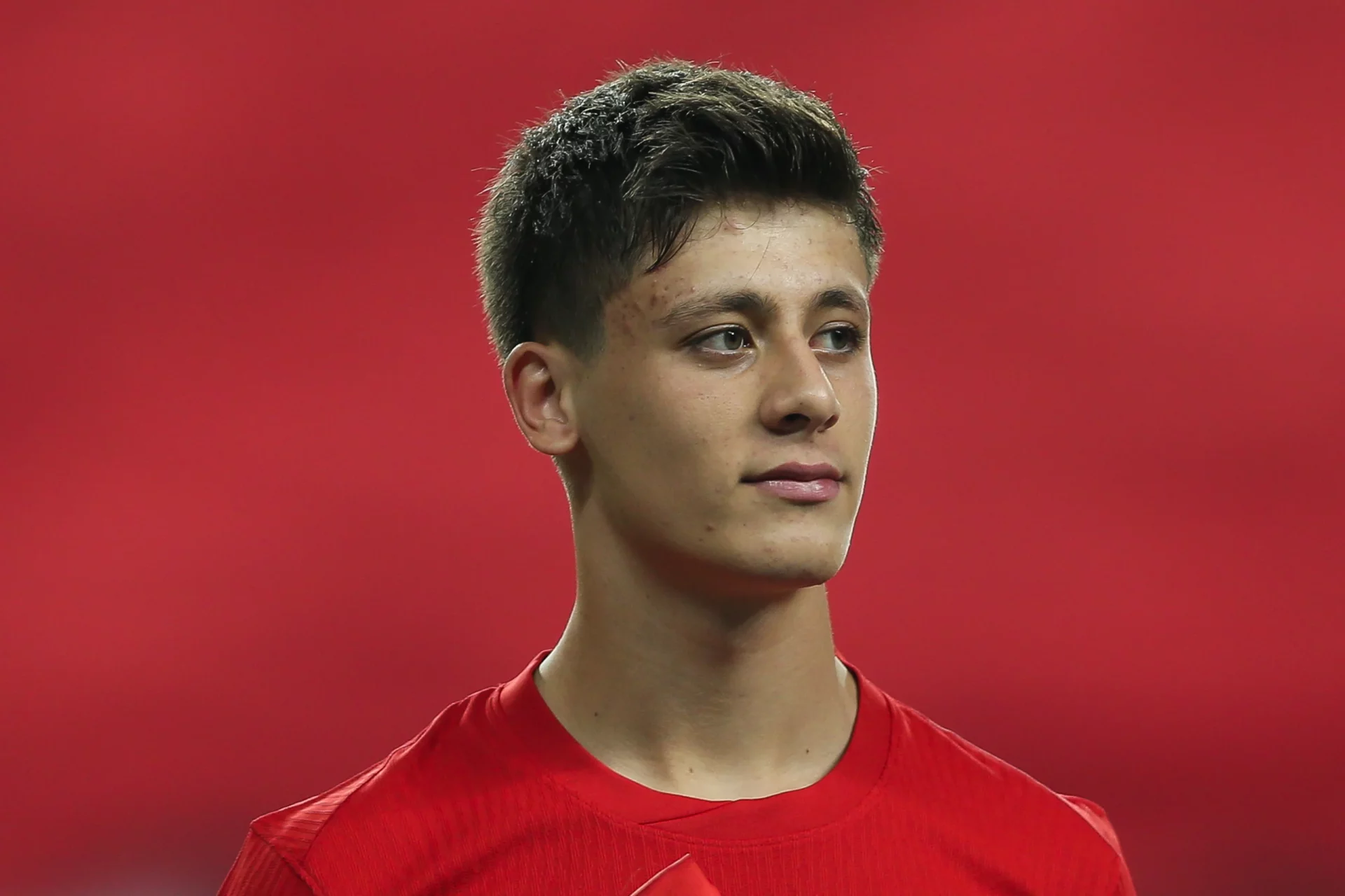 Arda Güler tira del carro con Turquía Arda Güler, antes de un partido con la selección de Turquía