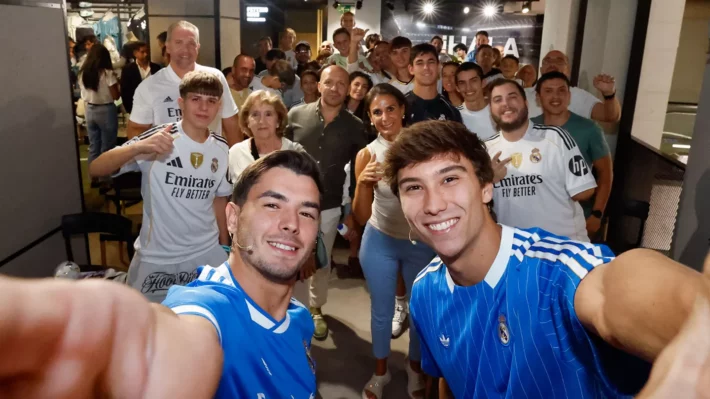 Brahim y Gonzalo se dan un baño de masas en Gran Vía Brahim y Gonzalo se dan un baño de masas en Gran Vía