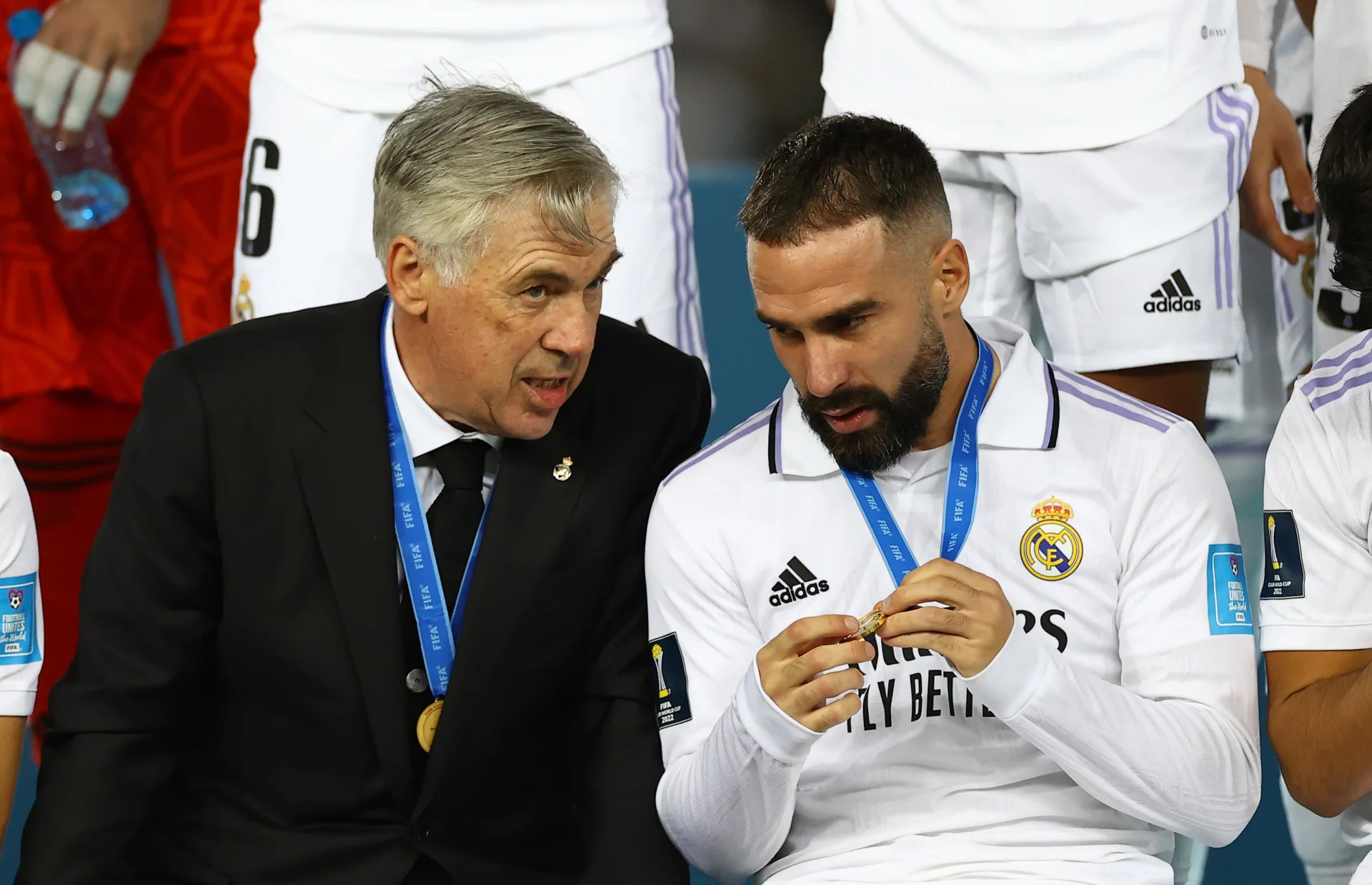 Carvajal se confiesa: «El ciclo de Ancelotti había llegado a su fin, necesitábamos savia nueva» Carvajal y Ancelotti comparten una confesión