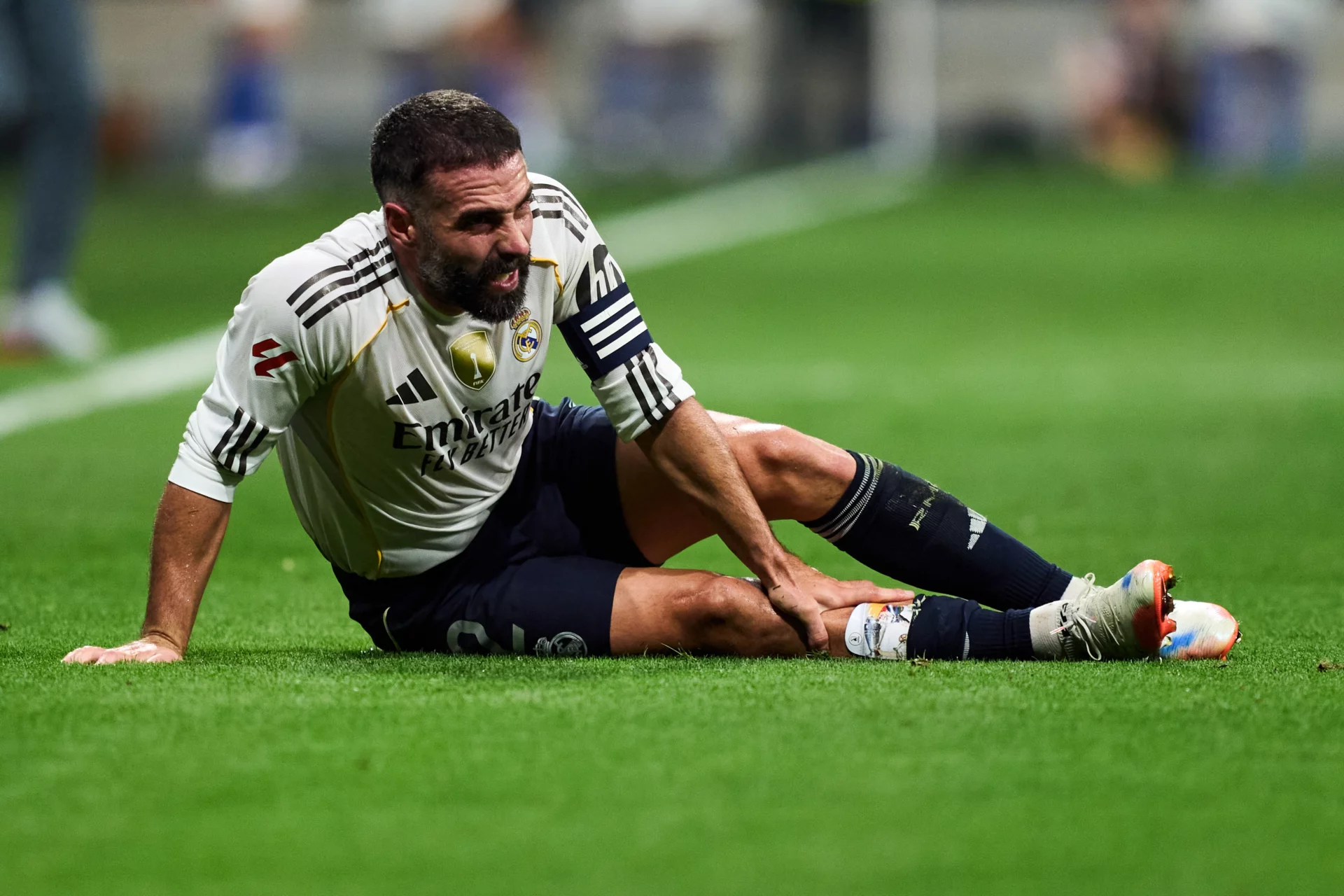Carvajal se duele de la pierna durante un partido del Real Madrid