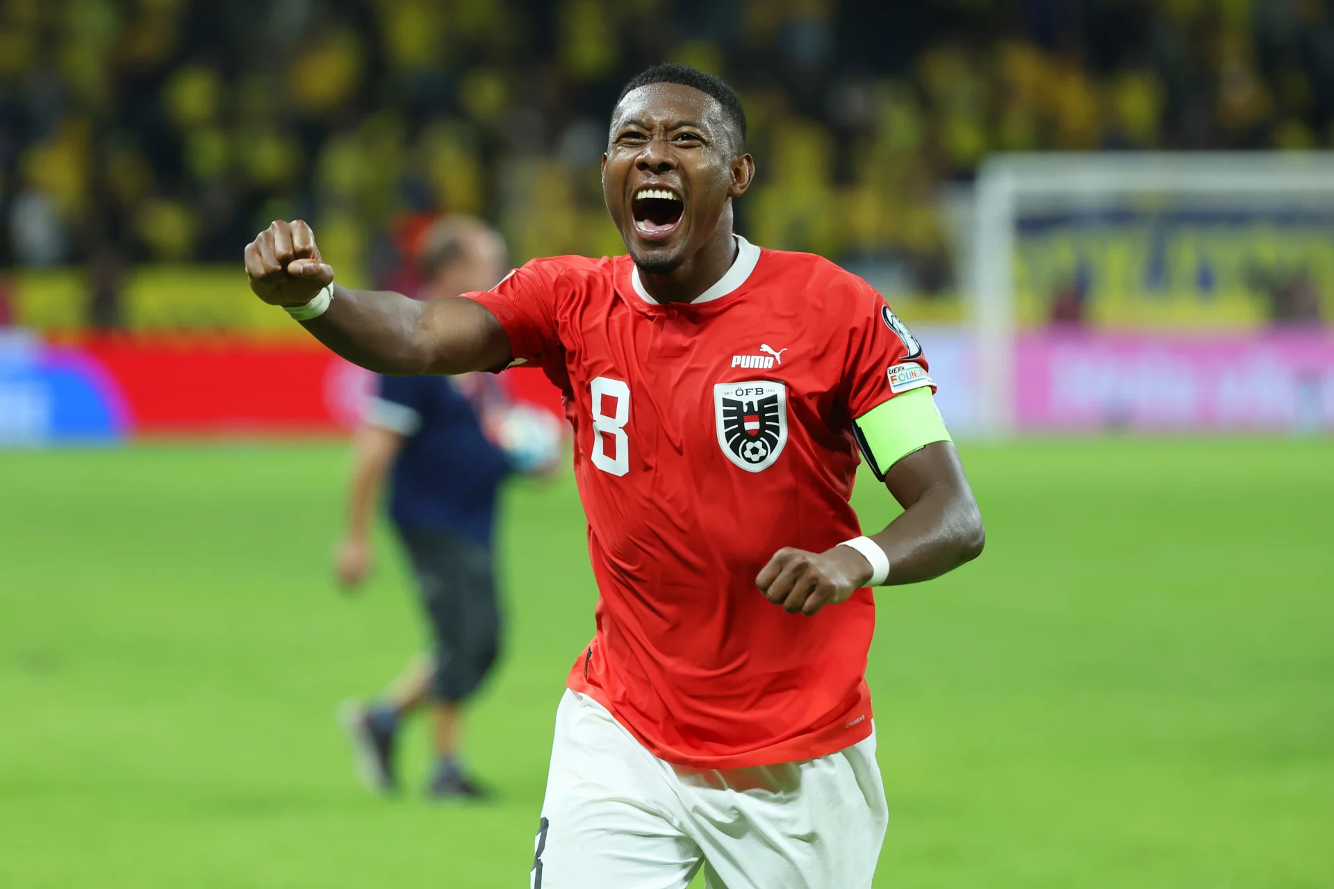 David Alaba celebra con la camiseta de la selección de Austria.