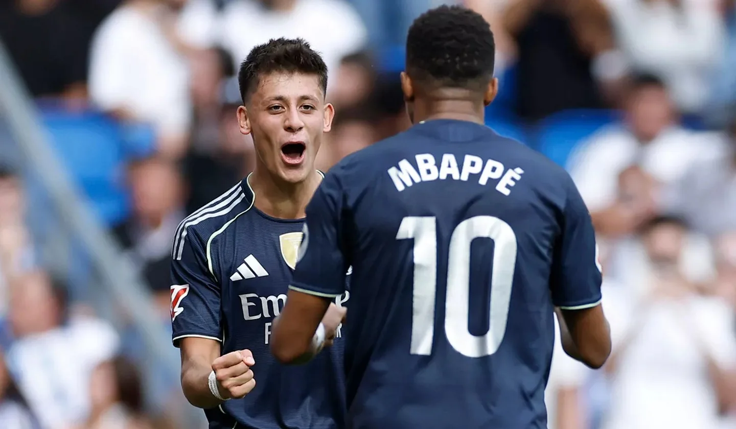 Mbappé y Arda Güler, la nueva dupla que ilusiona al madridismo Mbappé y Arda Güler celebran un gol del Real Madrid en el Estadio de Anoeta