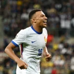 Mbappé no baja la guardia: gol, asistencia y nuevo récord frente a Islandia
