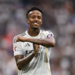 A Militao le vuelve a sonreír el fútbol