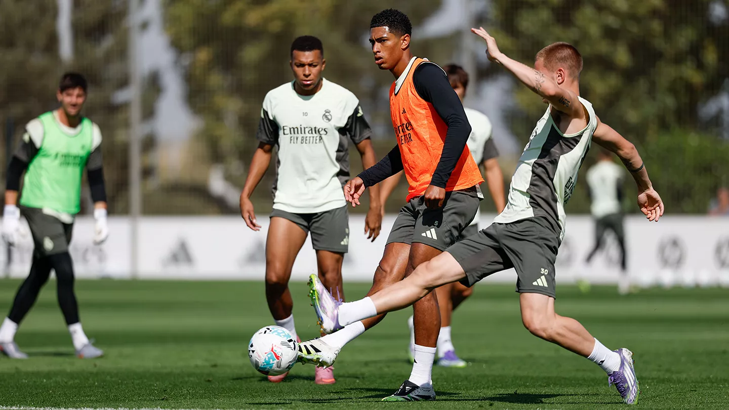 Jugadores del Real Madrid entrenando antes del partido de LaLiga contra el RCD Espanyol