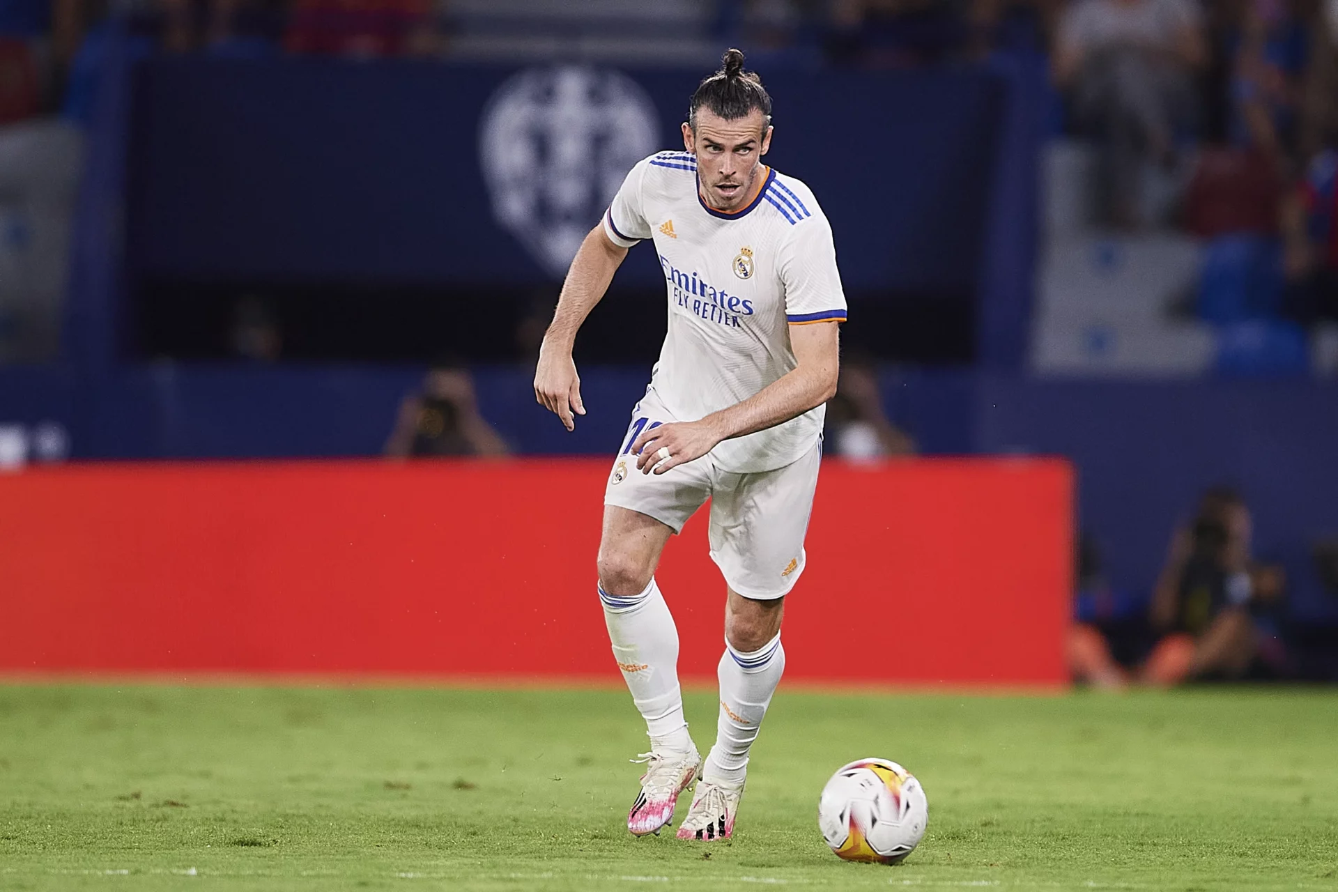 El Real Madrid disputa un partido en el estadio Ciutat de Valencia contra el Levante