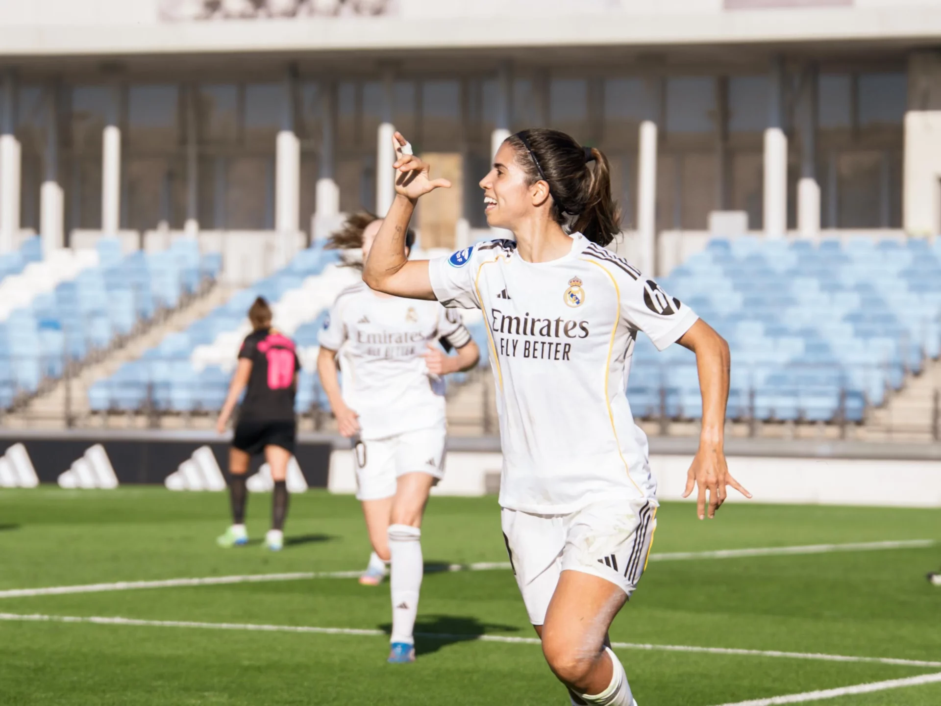 Real Madrid Femenino 2-1 Madrid CFF | Alba Redondo y Weir estrenan el casillero de victorias en Liga F Alba Redondo celebra su gol frente al Madrid CFF