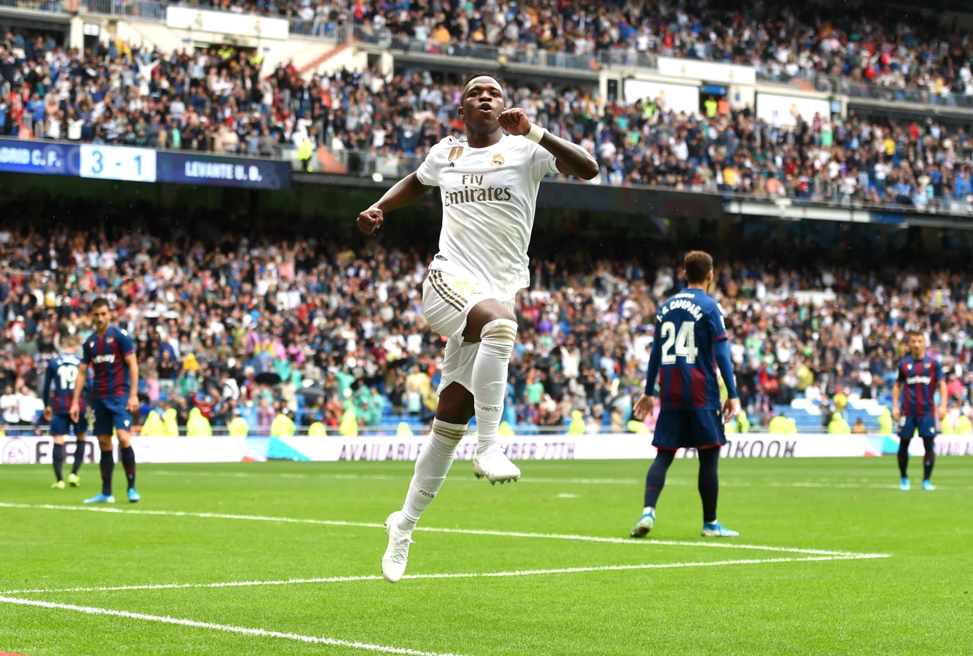 Vinicius celebra un gol con el Real Madrid al Levante en LaLiga