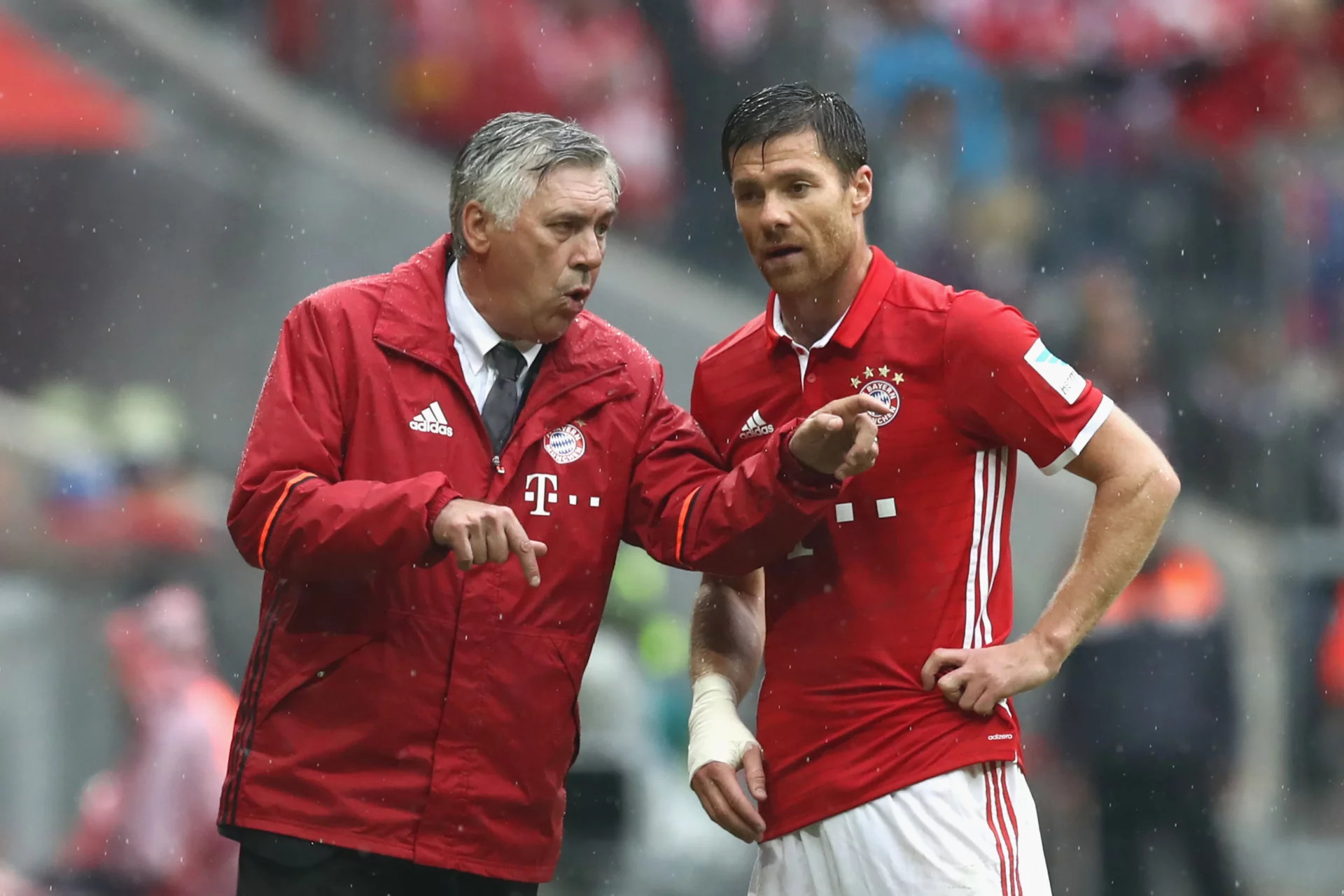 Xabi Alonso y Carlo Ancelotti, durante su etapa como jugador y entrenador del Bayern de Múnich