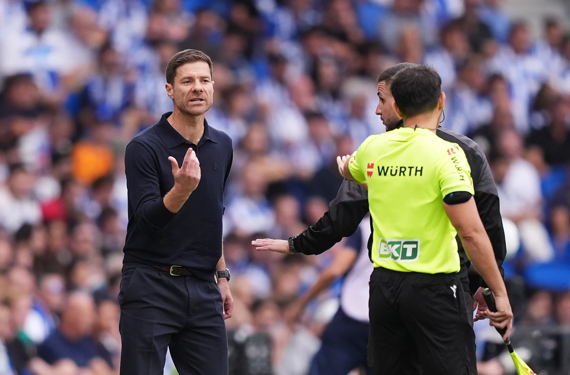 Xabi Alonso: «No me ha convencido el árbitro, para mi era amarilla a Huijsen» Xabi Alonso critica al árbitro Gil Manzano en sus declaraciones.