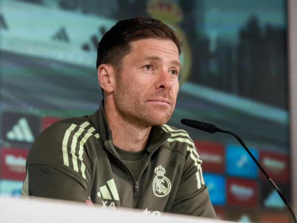 Xabi Alonso, listo para su primer derbi: «Siempre son especiales y espero un ambiente potente»