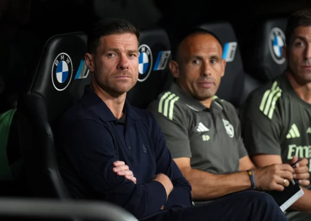 El Real Madrid refuerza sus cimientos defensivos con Xabi Alonso El Real Madrid refuerza sus cimientos defensivos con Xabi Alonso