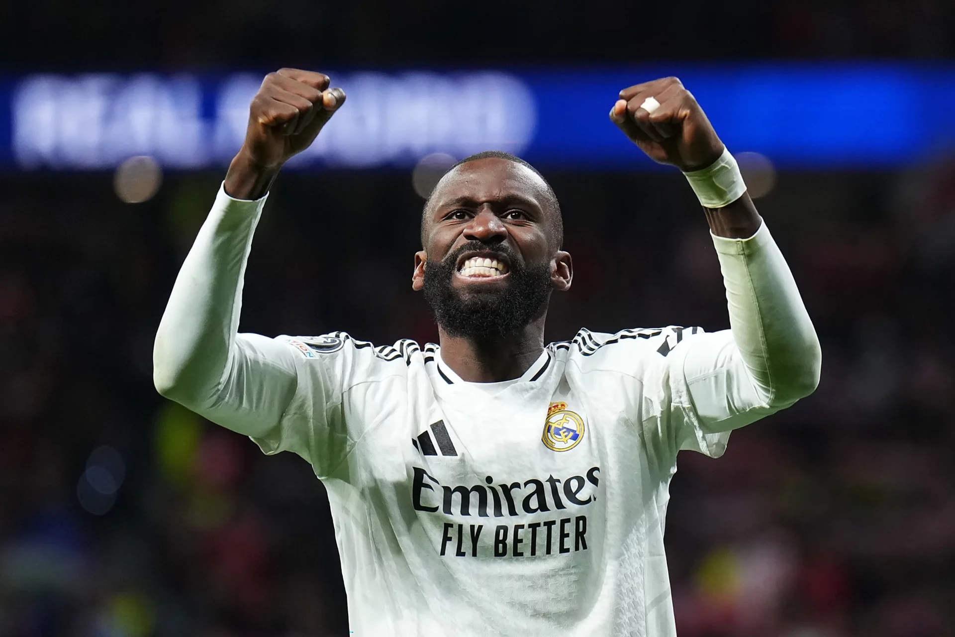 Antonio Rüdiger celebra una victoria del Real Madrid.