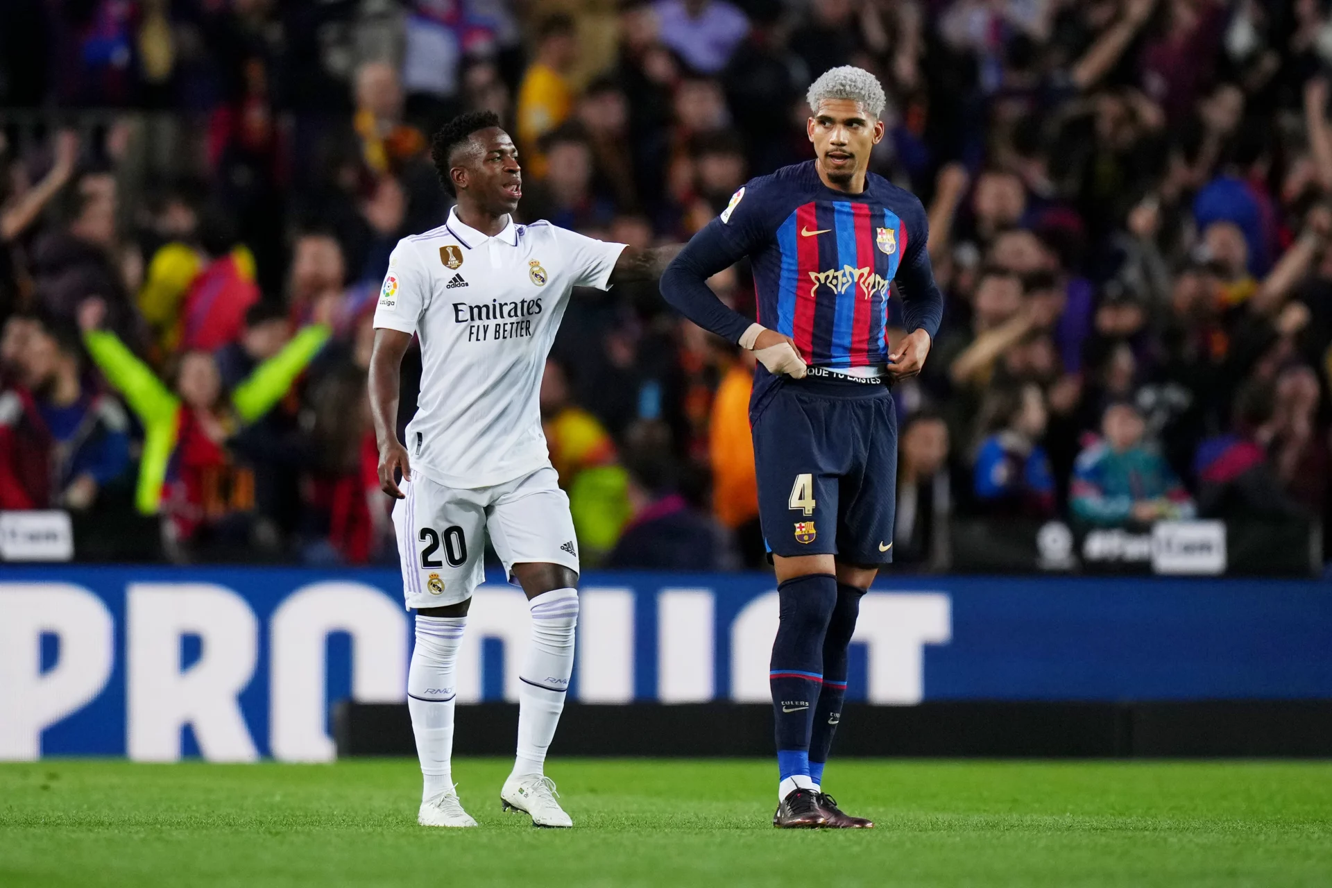 Araujo elogia a Vinicius antes de volverse a ver las caras en un partido