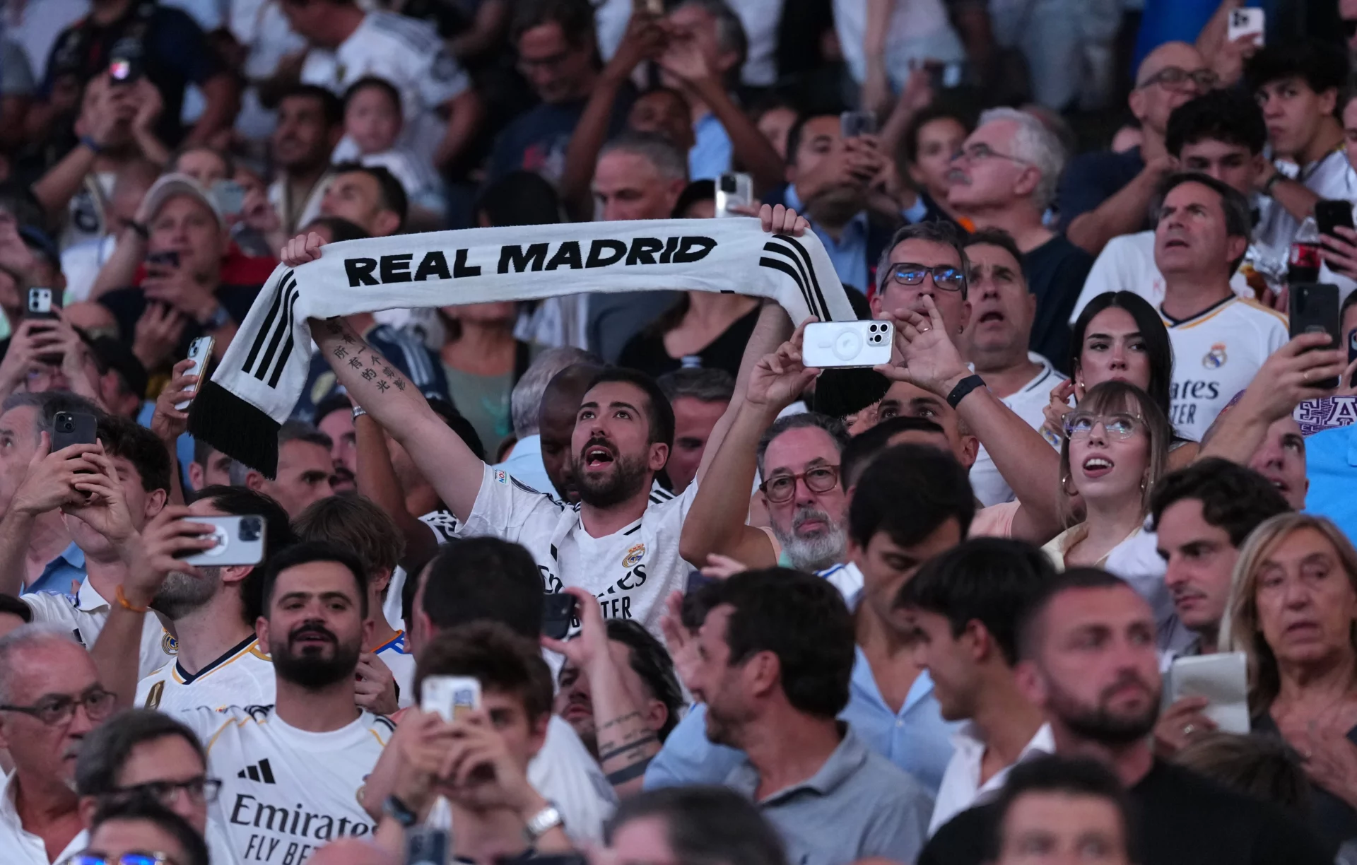 El Real Madrid se pone serio con la reventa de abonos en el Bernabéu El Real Madrid vigila de cerca la reventa de abonos para acceder al Santiago Bernabéu