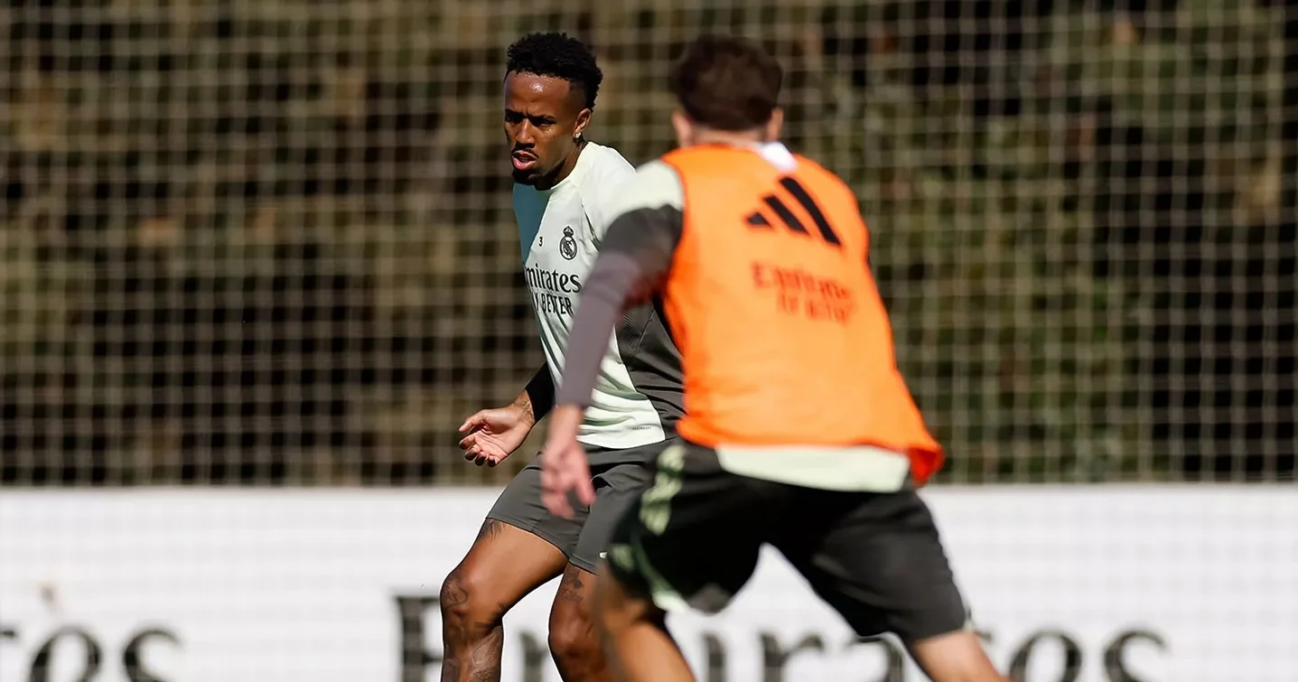 Éder Militao entrena con el Real Madrid antes de jugar contra el Villarreal