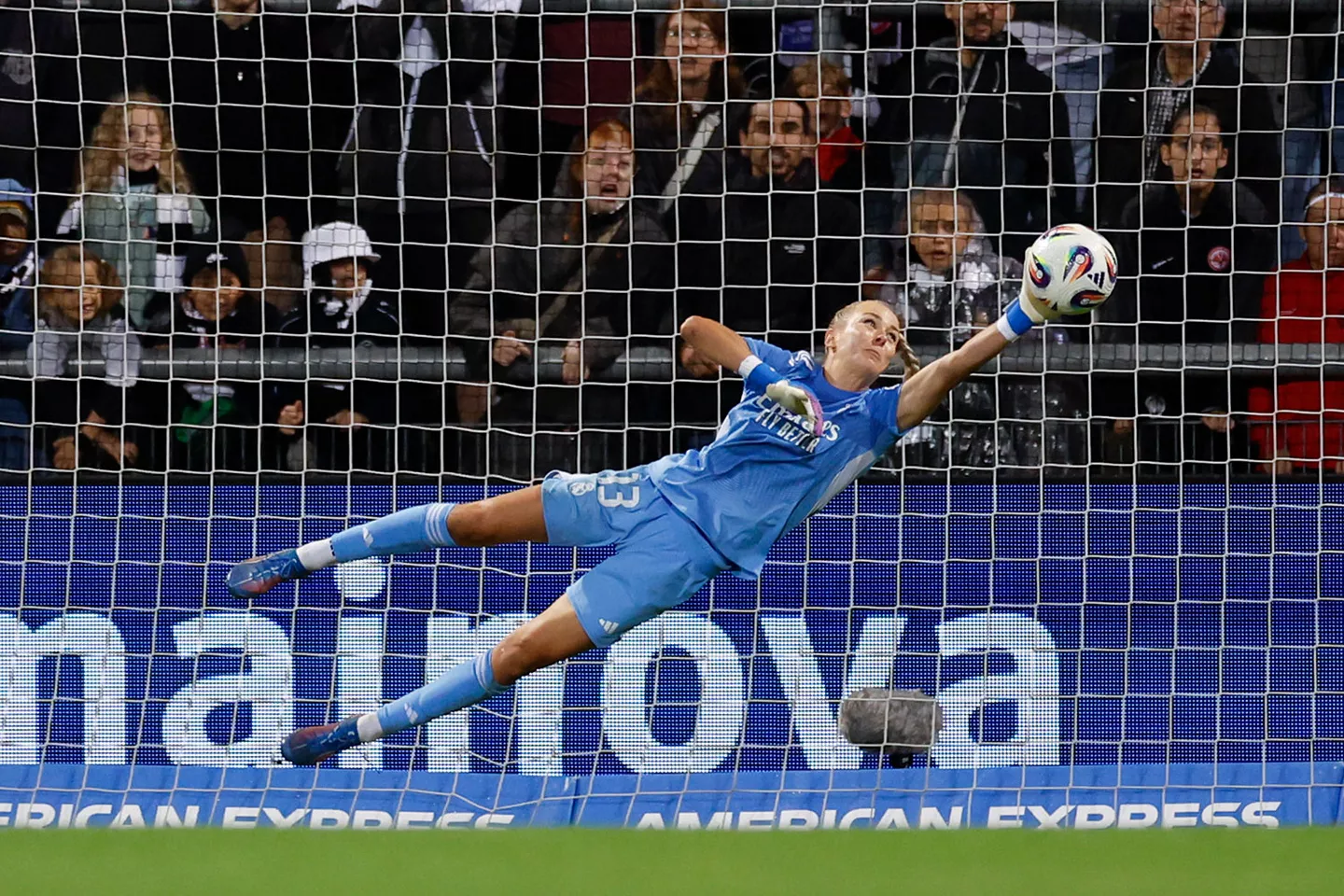 Merle Frohms se perderá los próximos partidos del Real Madrid Femenino por lesión