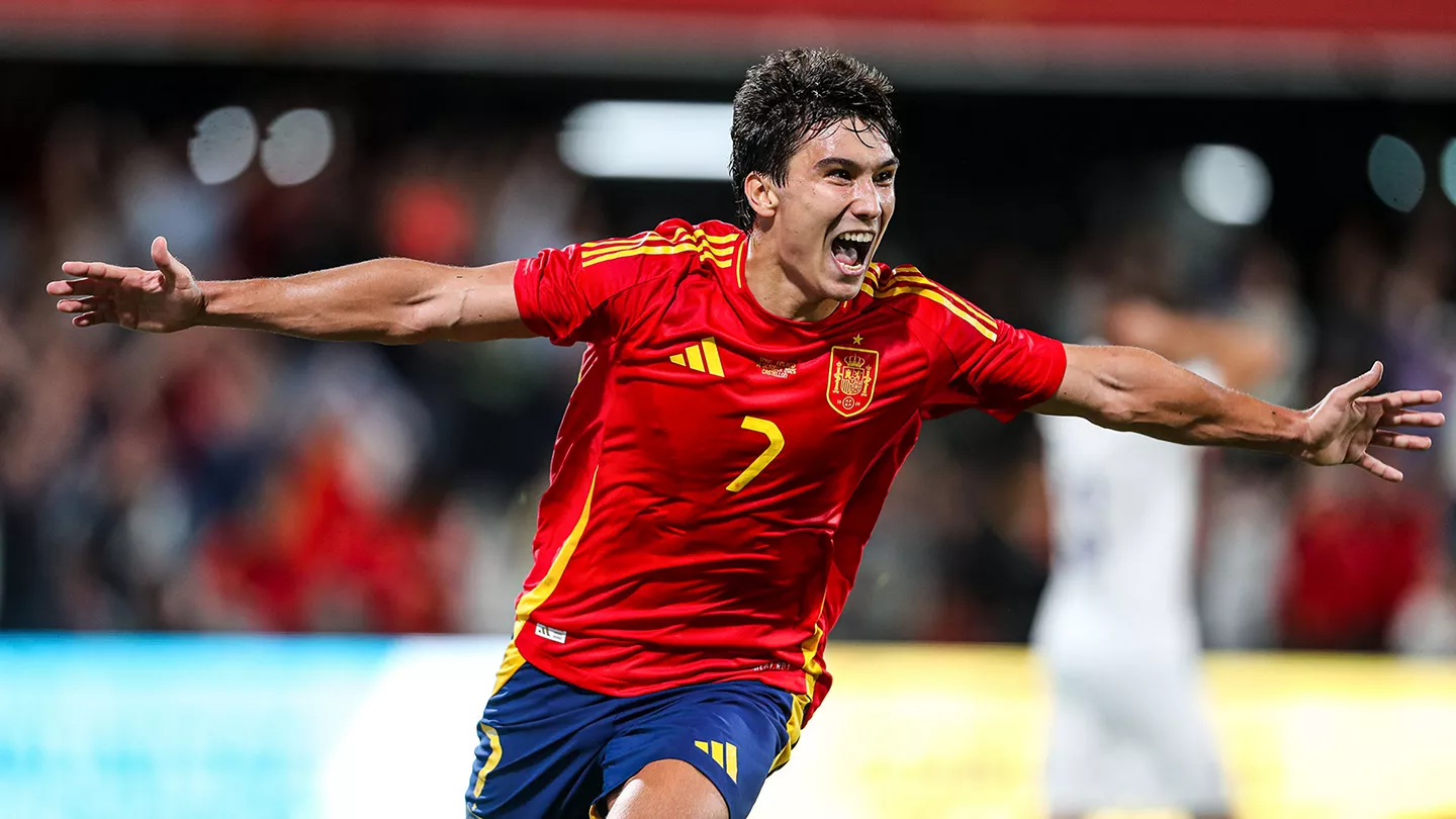 Gonzalo García celebra uno de sus goles con España Sub-21 durante el parón