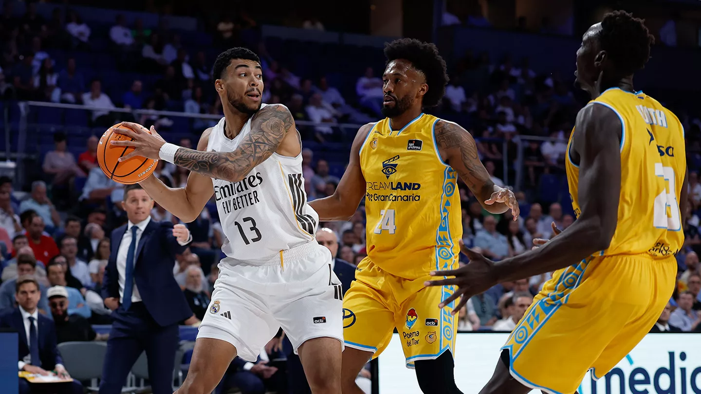 Izan Almansa durante su debut con el Real Madrid