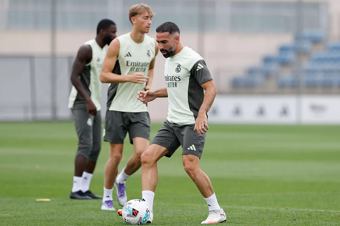 Carvajal, Huijsen y Rüdiger, tres de los lesionados del Real Madrid, en un entrenamiento
