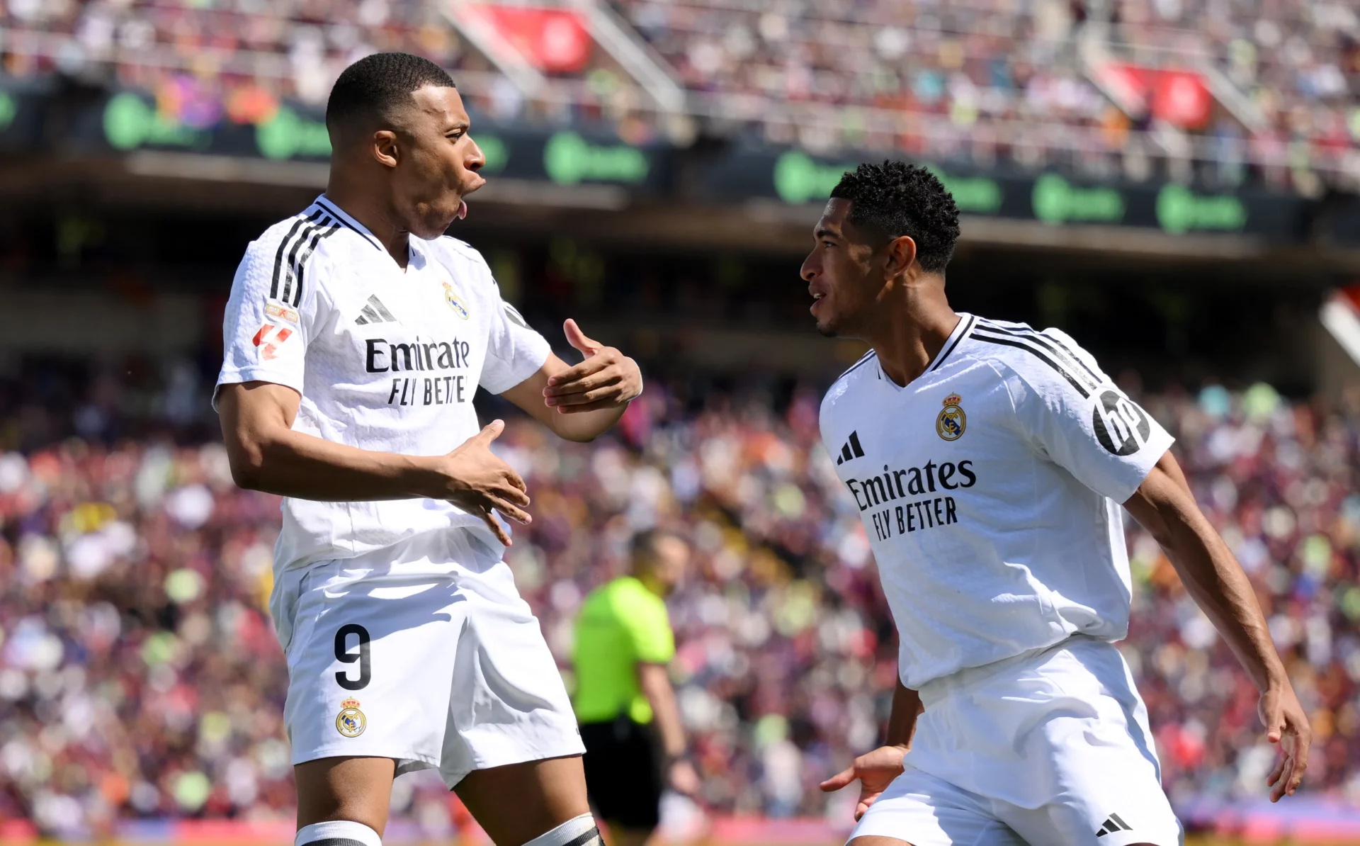 Mbappé habla de la grandeza de El Clásico: «Solo se puede comparar a un gran partido de Champions» Mbappé celebra uno de sus goles en el Clásico contra el Barça