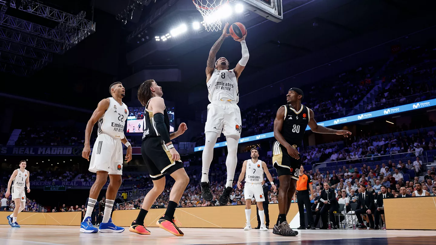 Chuma Okeke anota en la victoria del Real Madrid Baloncesto frente al ASVEL en la Euroliga