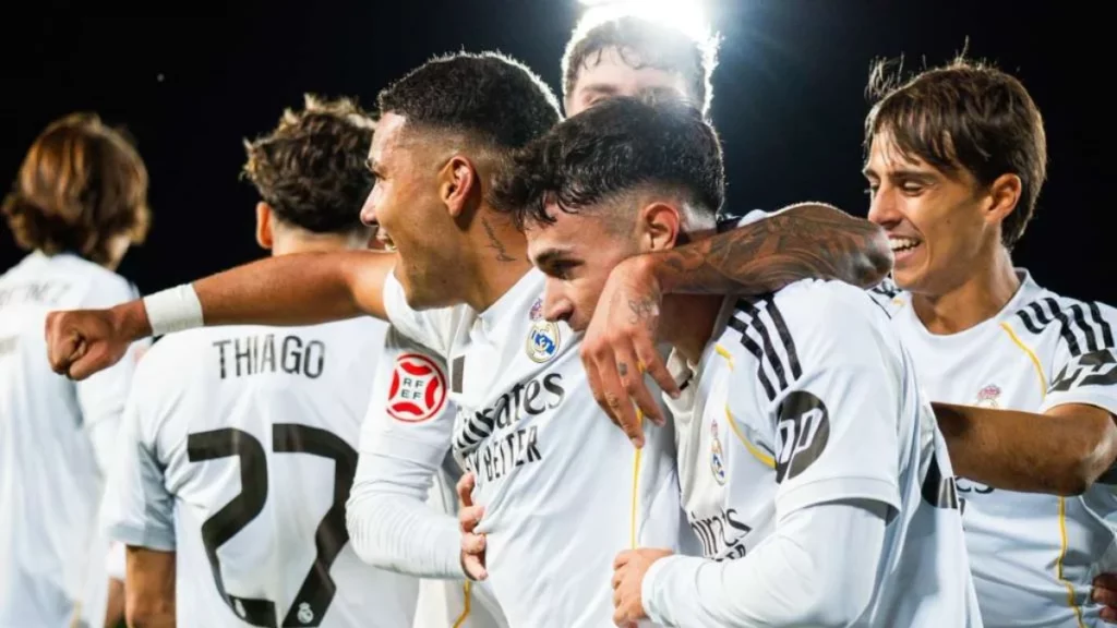 Los jugadores del Real Madrid Castilla celebran uno de los goles en el Alfredo Di Stéfano