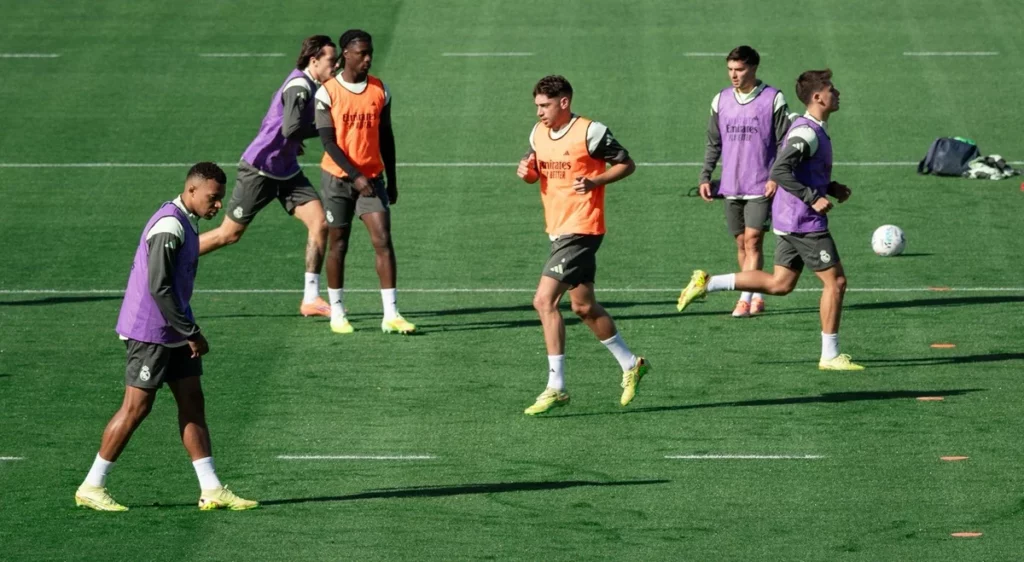 Los jugadores del Real Madrid completan el último entrenamiento antes de medirse al Getafe.