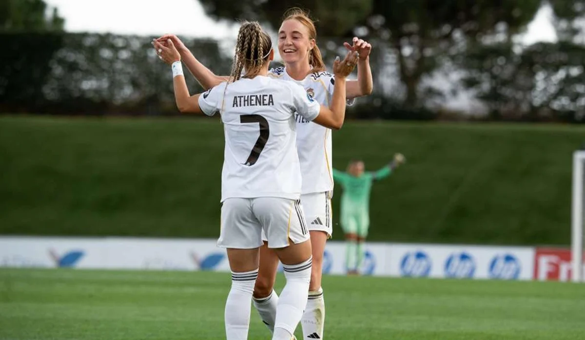 Holmgaard y Athenea celebran durante la victoria del Real Madrid Femenino ante el Levante