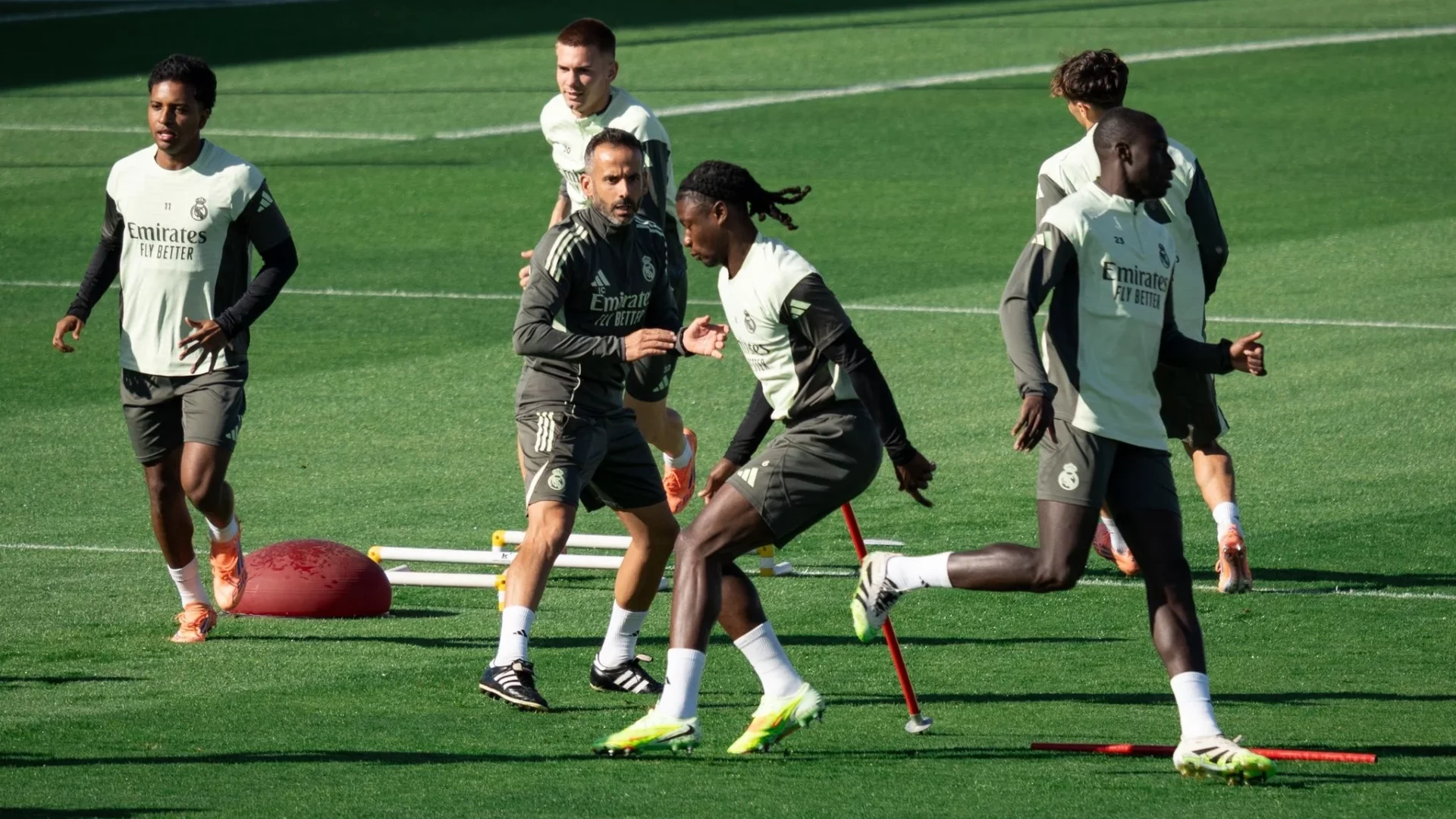 Camavinga se entrena junto a sus compañeros del Real Madrid