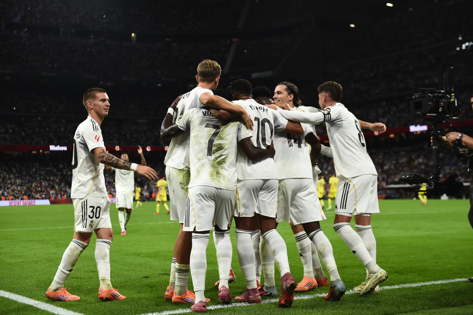 Los jugadores del Real Madrid celebran un gol a favor