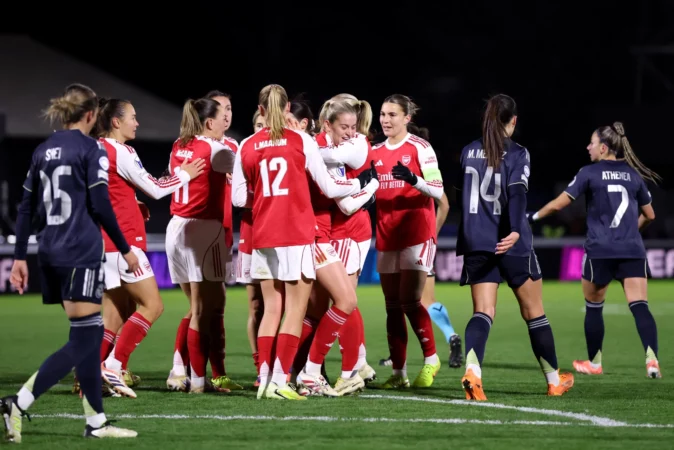 Arsenal 2-1 Real Madrid Femenino: Russo vuelve a traer de cabeza al Madrid