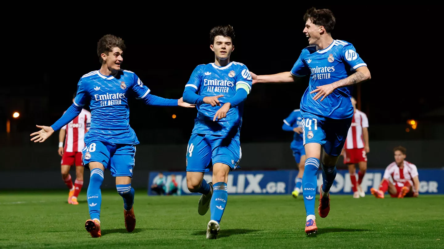 Los jugadores del Real Madrid Juvenil celebran un gol al Olympiacos.