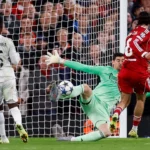 Courtois, el único superviviente de Anfield