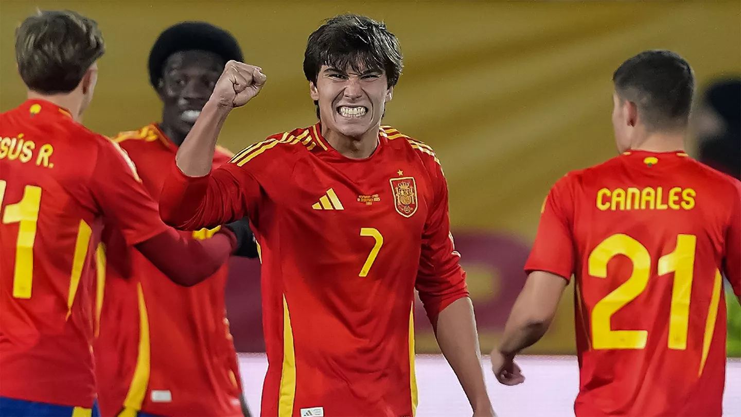 Gonzalo García celebra un nuevo gol con la Selección de España Sub-21.