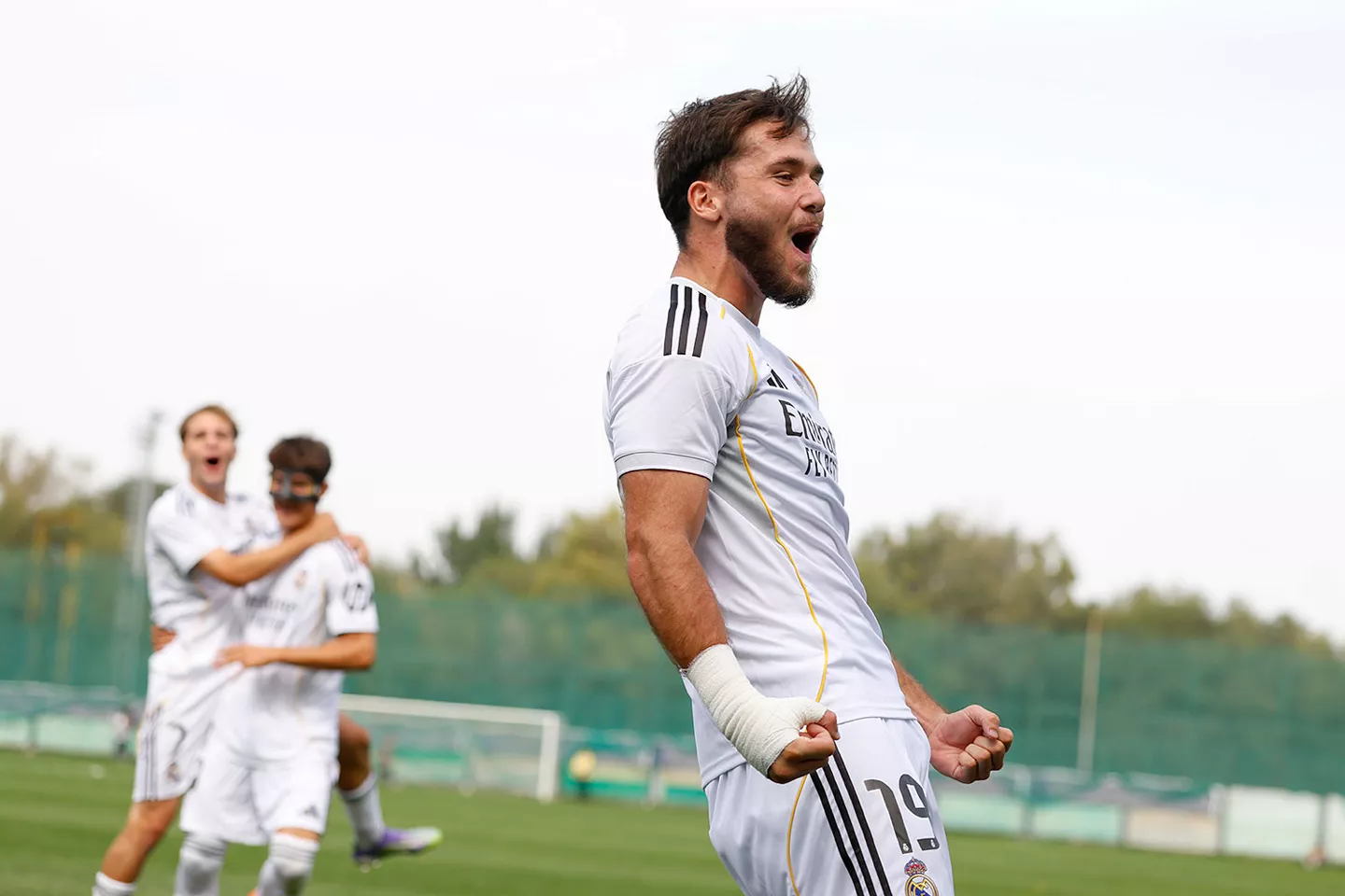 Jaime Barroso celebra un gol con el Juvenil A del Real Madrid en la Youth League