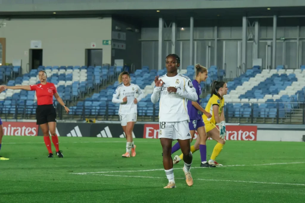 Linda Caicedo celebra su gol contra el Alhama.