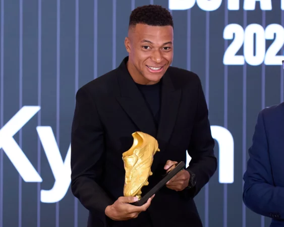 Mbappé se sincera: «¿Cristiano Ronaldo? No puedo compararme con lo que él hizo» Mbappé se sincera: «¿Cristiano Ronaldo? No puedo compararme con lo que él hizo»