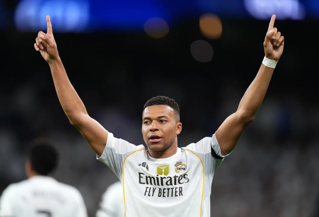 Mbappé celebra uno de sus últimos goles con el Real Madrid antes de llegar lanzado a Anfield