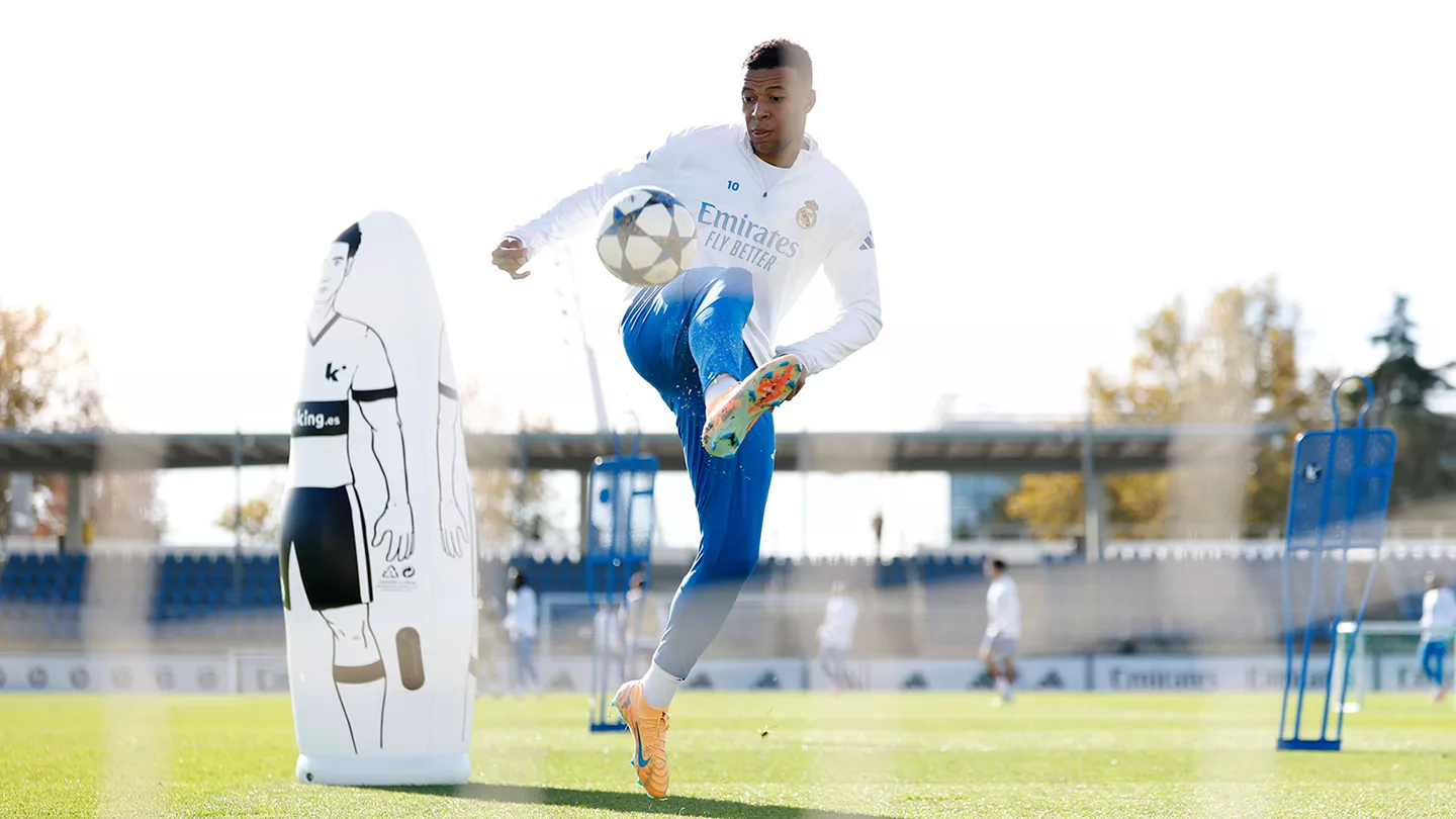 Kylian Mbappé, durante el último entrenamiento del Real Madrid antes de visitar Grecia en la Champions League.