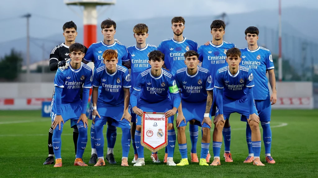 Los jugadores del Real Madrid Juvenil posan antes de la victoria contra Olympiacos en la Youth League.
