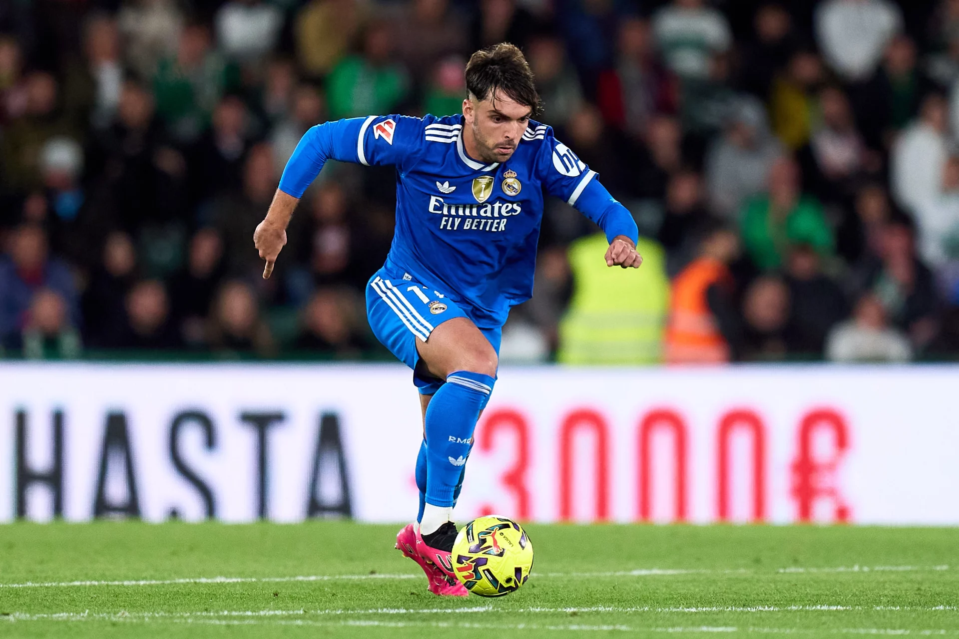 Raúl Asencio se suma a la lista de bajas en defensa del Real Madrid Raúl Asencio, durante uno de sus últimos partidos con el Real Madrid antes de causar baja