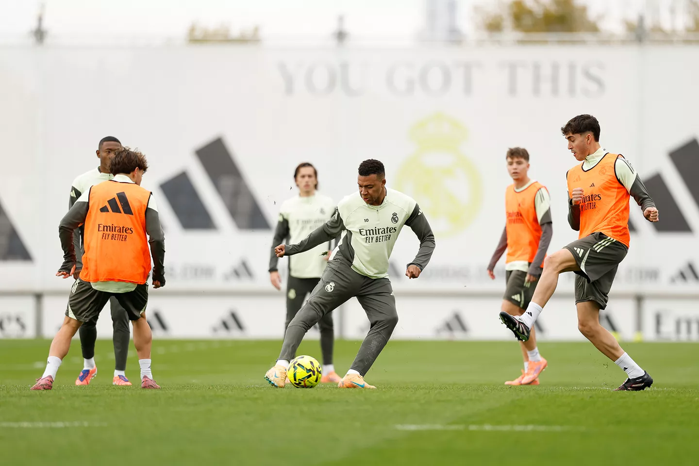 Buenas noticias para el Real Madrid en el penúltimo entrenamiento antes de visitar Vallecas Los jugadores del Real Madrid, durante el entrenamiento previo al partido contra el Rayo en Vallecas