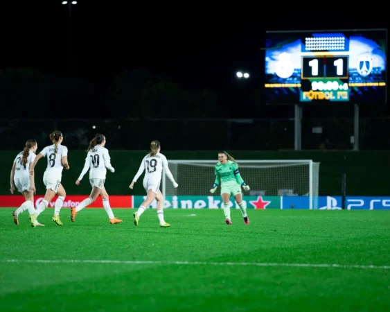Real Madrid Femenino 1-1 Paris FC: Weir rescata un punto entre la polémica