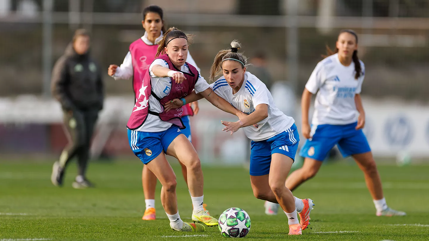 Las jugadoras del Real Madrid entrenan en la previa del partido ante el París FC.