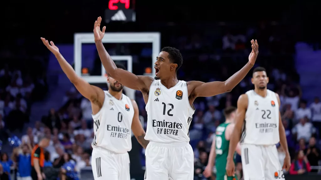 Maledon celebra una canasta durante un partido de Euroliga del Real Madrid.